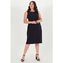 Curvy Trend Büyük Beden Yaka Inci Taş Işlemeli Yuvarlak Yaka Kolsuz Fermuarlı Krep Elbise