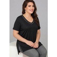 Curvy Trend Büyük Beden Yaka ve Etek Inci Işlemeli V Yaka Kısa Kol Yan Yırtmaçlı Bluz