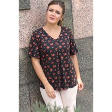 Curvy Trend Büyük Beden Gül Desenli V Yaka Önü Pliseli Kısa Kol Bluz