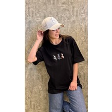 Leilaa Kedi Nakışlı T-Shirt