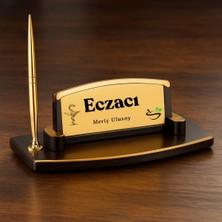 Hediye Vakti Kişiye Özel Eczacı Masa Üstü Isimlik – Altın Renk Kalemli Şık Eczane Ofis Isimliği