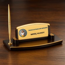 Hediye Vakti Kişiye Özel Insan Kaynakları Masa Üstü Isimlik – Fotoğraflı Altın Renk Kalemli Ofis Isimliği
