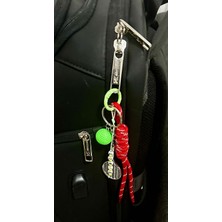Metal Raket Charm Anahtarlık – Renkli Paracord Tasarım, Tenis Temalı Çanta Aksesuarı, Unisex