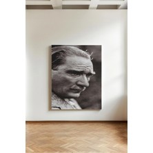 Kanvaspera Derin Bakışlı Atatürk – Kanvas Tablo – Etkileyici Önder Portesi Duvarlarınıza Ilham