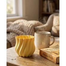 Kaia Life 3D Kıvrımlı Sarı Vazo Modern Dekoratif Ev Aksesuarı Şık Tasarım