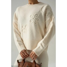 Qu Style Çiçek Desenli Beyaz Bayan Kazak