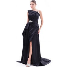 Bdm Exclusive Asimetrik Drapeli Taş Tokalı Yüksek Yırtmaçlı Saten Uzun Abiye Elbise