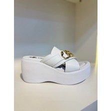 Venüs Dolgu Topuk Toka Detaylı Deri Kadın Terlik 2313122Y