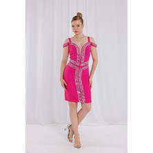 Bdm Exclusive Krep Kumaş Yapıştırma Taş Detaylı Omuz Dekolteli Kısa Abiye Elbise