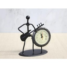SHC4200 Metal Saatli Gitar Çalan Müzisyen