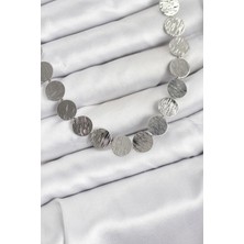 Yuvarlak Plaka Model Gümüş Renk Kadın Kolye - Lisinya