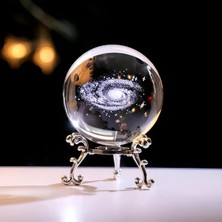 PremiumPort Toz Bulutu Kristal Cam Küre, Metalik Standlı, Galaksi ve Evren Temalı Dekorasyon