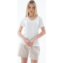 Fashion Friends V Yaka Beyaz Kadın T-Shirt 26Y0478K1