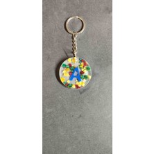 Miina Aksesuar Kurutulmuş Çiçeklerle Süslenmiş Epoksi Malzemeden Üretilmiş Kişiselleştirilmiş Bir Harf Anahtarlıktır.