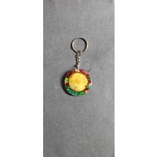 Miina Aksesuar Renkli Kurutulmuş Çiçekler ve Küçük Taşlar Içeren El Yapımı Şeffaf Epoksi Reçine Anahtarlıktır.