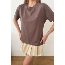 Giysa Kadın Kiraz Aksesuarlı %100 Pamuklu T-Shirt Açık Kahverengi - 26Y 26513