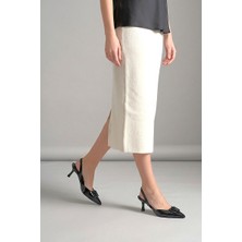 Gökhan Talay Zelora Esnek Kaymaz Taban Siyah Rugan Orta Topuklu(4 Cm) Siyah Mat V Toka Detaylı Topuklu Ayakkabı