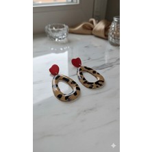 Lu Atelier Léova Kırmızı Kalp Detaylı Leopar Desenli Oval Polimer Kil Küpe