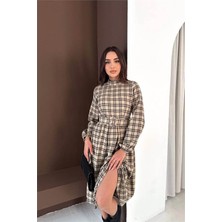 Neşeli Butik Kadın Bej Ekose Desen Dik Yaka Kemerli Midi Boy Elbise NBK070