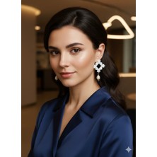 Lu Atelier Ivory Prism Küpe – Geometrik Beyaz Simli Tasarım Inci Detaylı El Yapımı Polimer Kil Küpe