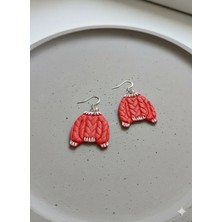 Lu Atelier Cosy Noel Sweater Küpe – Kırmızı Örgü Desenli Polimer Kil El Yapımı Yılbaşı Küpesi