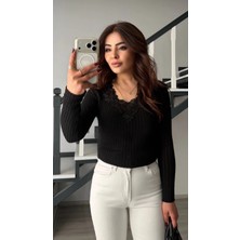 Elisin Siyah Yakadan Dantelli Ince Triko Bluz