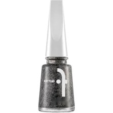 Hakay Simli Yarı Transparan Oje ile Parlak Tırnak Görünümü