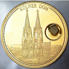 Banknoting Almanya Orijinal Köln Kilisesinden Taş Parçalı Madalyon 2009. Seri Nolu Sertifikalı 50 mm 54 Gr. Altın Kaplama Çil