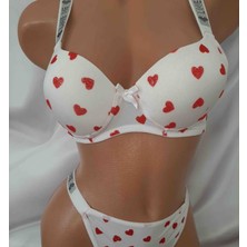 Shine Elagance Ekru Üzerine Kırmızı Simli Kalp Desenli Destekli Dolgulu Balenli Askıları Taş Detaylı Sütyen ve Yanları Taş Işlemeli Brazilian Külot Takımı