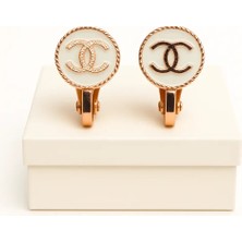 Makewell Şık Chanel Logo Sıkıştırmalı Küpe Deliksiz Kulağa Uygun Kız Çocuk Hediye