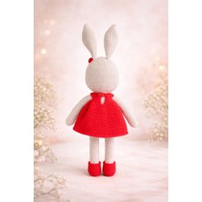 MentorAly El Yapımı Amigurumi Tavşan Oyuncak – Kırmızı Elbiseli Sevimli Bebek (35 Cm)