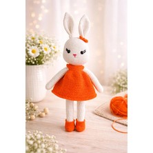 MentorAly El Yapımı Amigurumi Tavşan Oyuncak – Turuncu Elbiseli Sevimli Bebek (35 Cm)