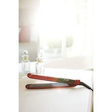 Uray Home Saç Düzleştirici Silk (Kadifemsi Pürüzsüz ve Parlak Saçlar Için Ipek Proteinli Çift Katmanlı Seramik Kaplama) LCD Ekran, 150-235°C, Maks. 30 Saniye 240°C, Düzleştirici S9600