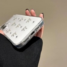 Asseds Store Happy 16 Uyumlu Kılıf Fiyonk Desenli Şeffaf Simli Gümüş Kamera Çıkıntılı Çok Şık Kapak (IPHONE_16_PRO)