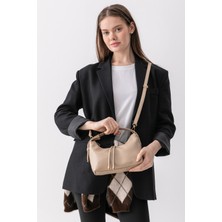 Paul Brand Nudea Yumuşak Deri Görünümlü Ayarlanabilir Askılı Kadın Vizon Baget Çapraz Çanta