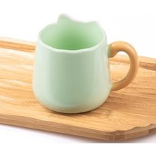 Ecovibe 3D Kabartmalı Kedi Porselen Kupa – 450 ml Büyük Kapasiteli, Şık ve Eğlenceli Tasarım,yeşil