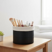 Ecovibe Yuvarlak Bambu Düzenleyici ve Saklama Sepeti – Siyah Ahşap Çıtalı Banyo, Makyaj ve Ofis Organizeri, Kumaş Astarlı Çok Amaçlı Dekoratif Kutu (18X13 Cm)