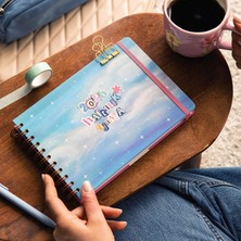 Ecovibe 2026 Dikey Haftalık Ajanda – Yatay A5 Formda Spiralli Sert Kapak Haftalık Ajanda 21X15 cm Bulut