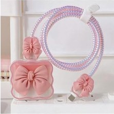 Daders Home Şarj Aleti Kılıfı & Kablo Koruyucu Set – 18W/20W Uyumlu | Adaptör Kılıfı, Kablo Düzenleyici, Şarj Ucu Koruyucu – 4'lü Set (Pembe Kurdele)