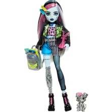 Esranın Dünyası Çarpıcı Görünümüyle Moda Dünyasında Öne Çıkan Frankie Stein Bebek Seti