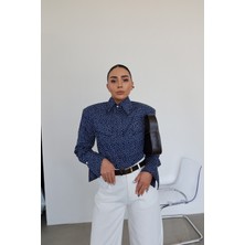 Özge Özgenç Puantiyeli Omuzu Vatkalı Gömlek