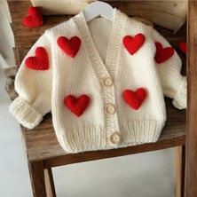 El Örgüsü Kalpli Bebek Hırka