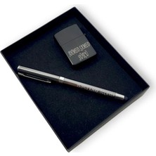 SürLaz 2 Parça Doğum Günü Özel Gün Seti Isme Özel Touch Pen Kalem ve Isme Özel Benzinli Çakmak