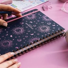 Esranın Dünyası Spiralli Lastikli Sert Kapak Not Defteri - Mor Galaksi