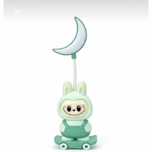 Aşkana Labubu LED Masa Lambası ve Kalem Açaçağı,2 Kademeli,usb Şarjlı,kaykay Tasarımlı Aydınlatma