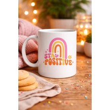 Youday Accessories Stay Positive Tasarımlı Porselen Kupa Model 144 – Renkli Gökkuşağı Desenli, Motivasyon Veren Kahve &amp; Çay Kupası – Hediyelik Kupa