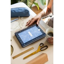 Esranın Dünyası Lacivert Spiralli Sert Kapak Lastikli Not Defteri - A5