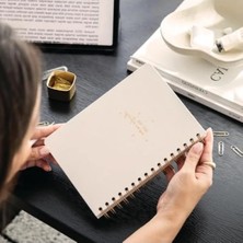 Esranın Dünyası Krem Renkli A5 Spiralli Sert Kapak Keten Noktalı Tarihsiz Not Defteri