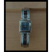 Kadın Saati Lorus – Japon Estetiğinin Bilekte Fısıldadığı Çekiciligin Yankısı Lacivert Kadran,(Garantili Teşhir)