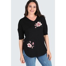 Curvy Trend Büyük Beden Hibiskus Çiçek Baskılı Yarım Kol Yan Yırtmaç Bluz